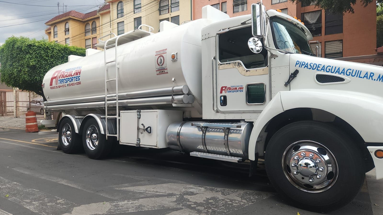 PIPAS DE AGUA AGUILAR-suministro y transporte de agua potable