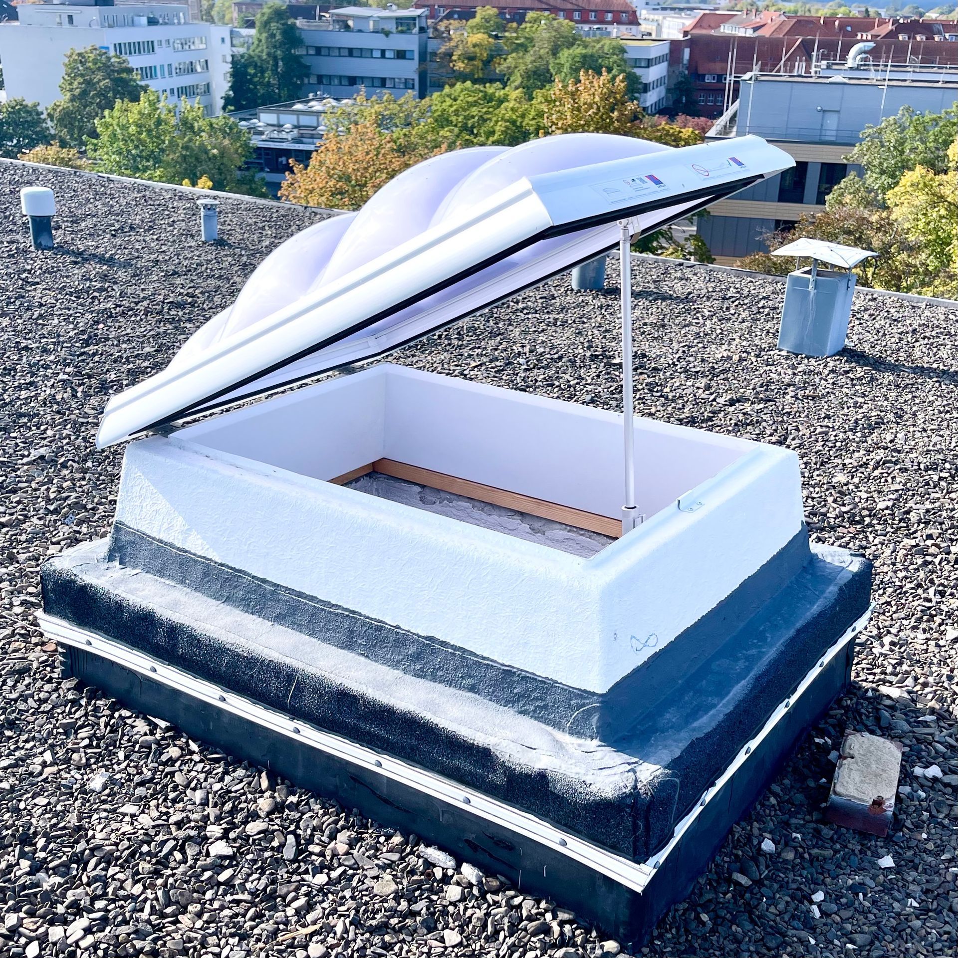 RWA Reparaturen an Klappen auf dem Dach