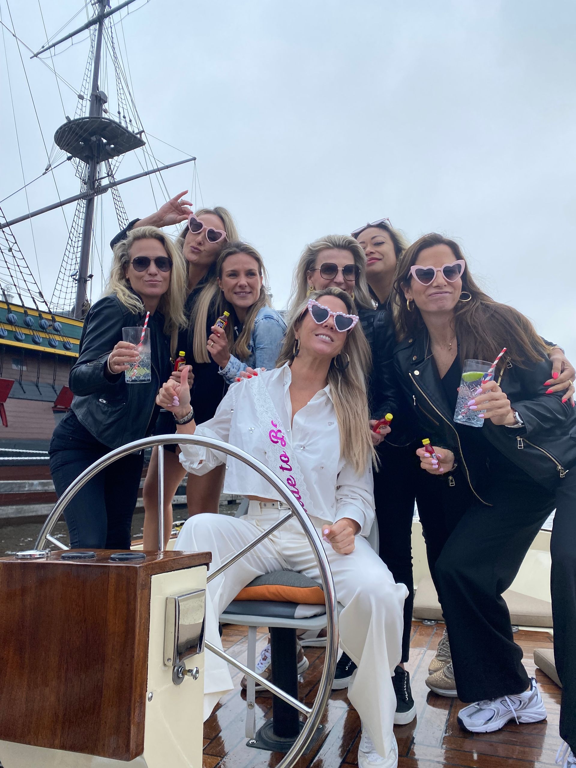 book a canal cruise Amsterdam