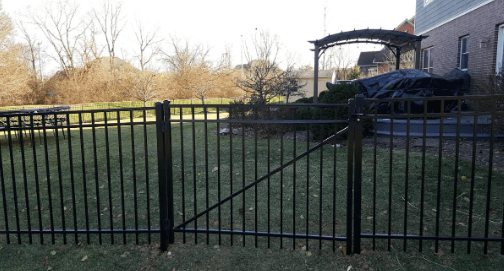 Screwing Grating Fence - Tipp City, OH - Potter Fence Company