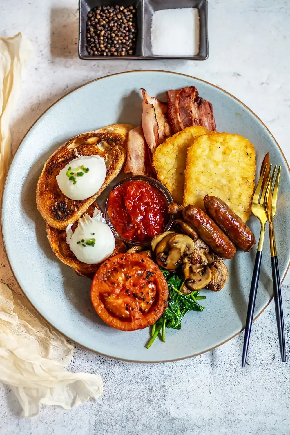 Example of a full breakfast in Ballarat at the Golden City Hotel