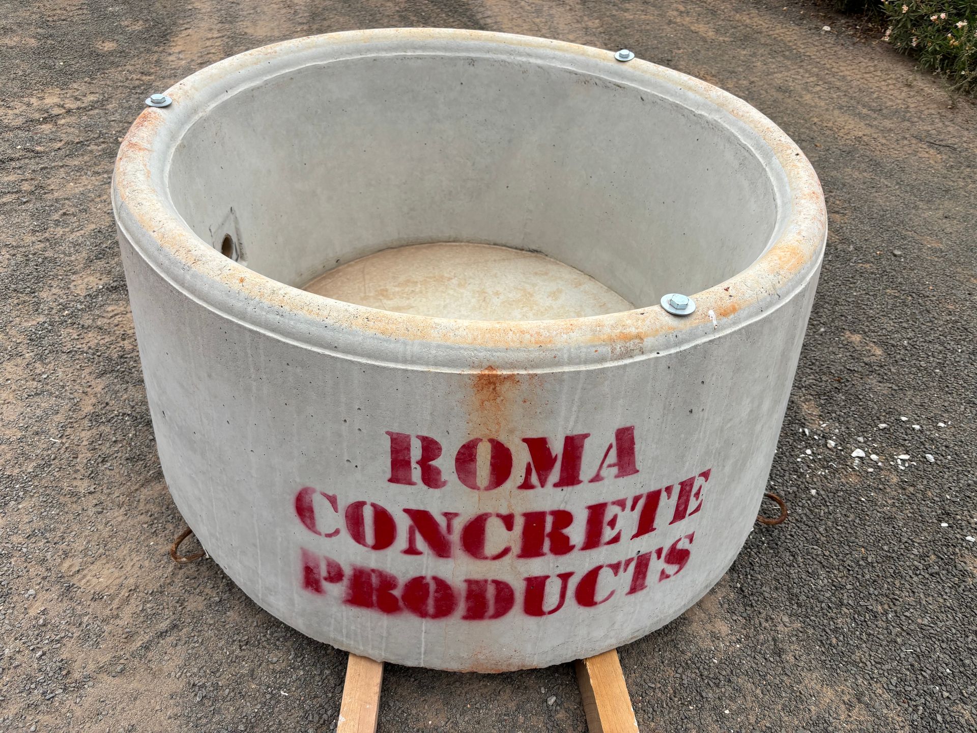 4ft  round stock trough