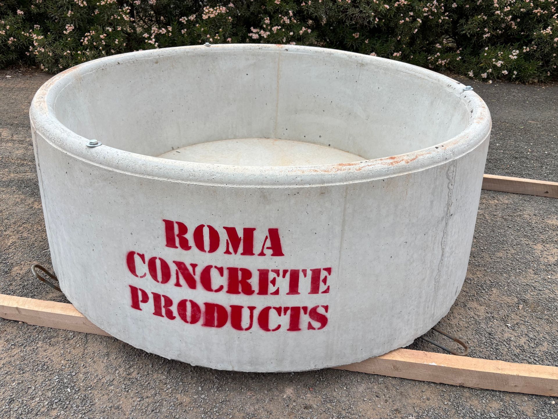 5ft  round stock trough