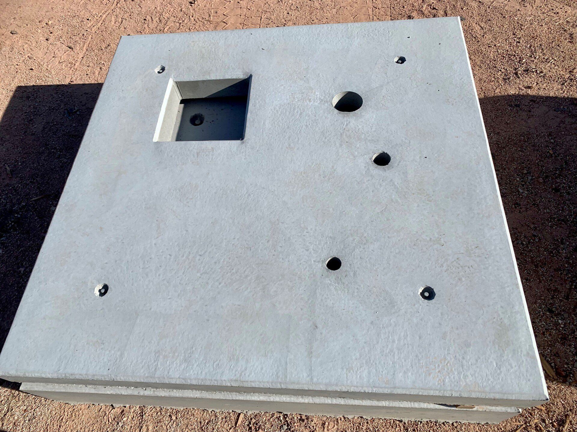 Sump lid with manhole