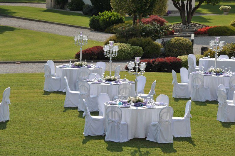 allestimento ricevimento di matrimonio in ampio parco