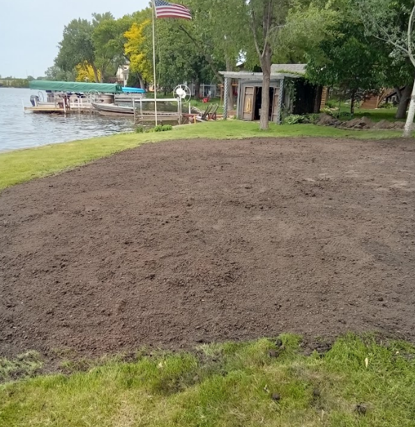 Before+pic+very+wet+sideyard+drainage+problem+in+property+line+swale+area+in+backyard+in+North+Oaks