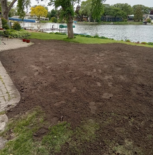 Before+pic+of+very+wet+sideyard+property+line+swale+area+in+backyard+in+North+Oaks+MN