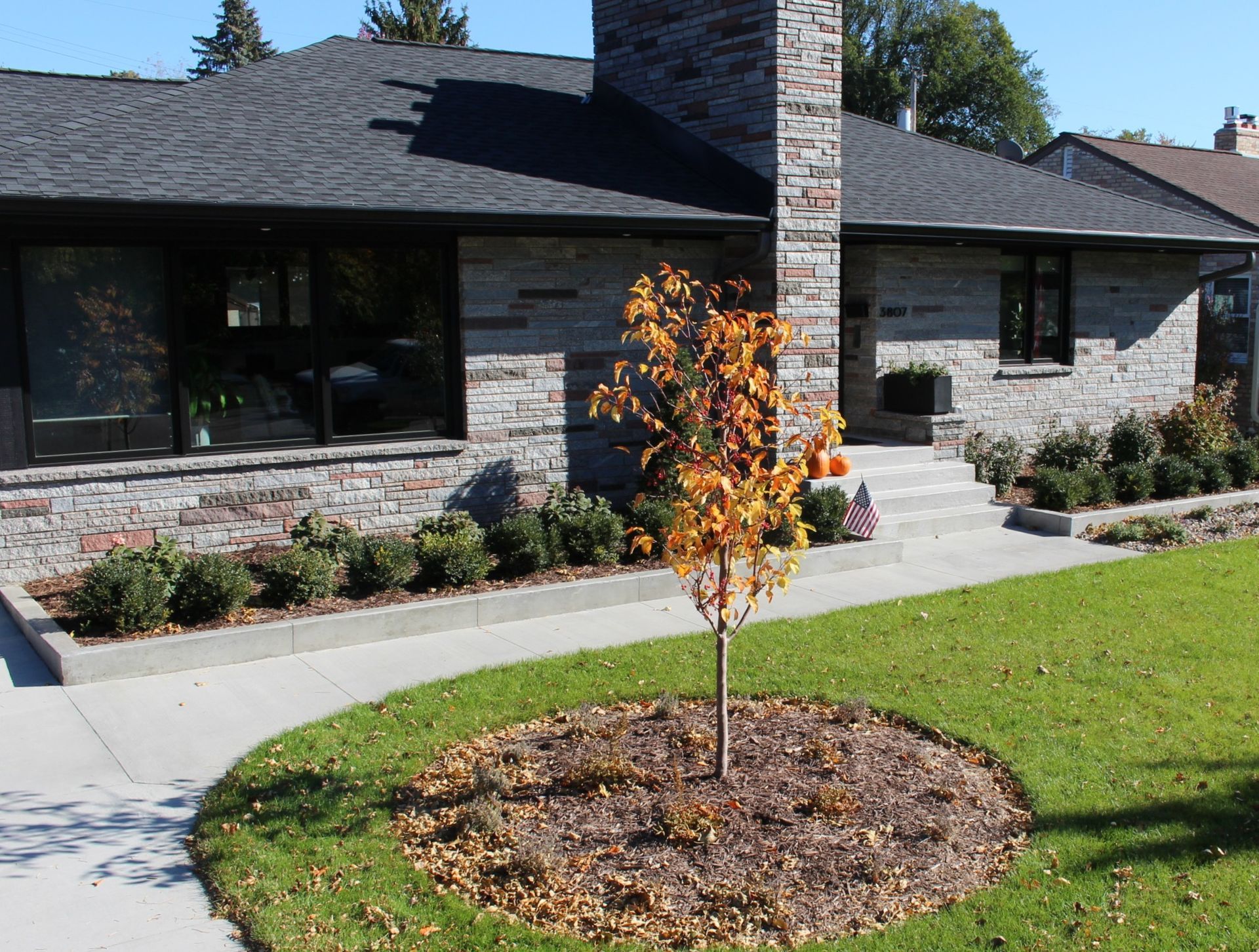 Curb+appeal+mid+century+landscaping+rambler+concrete+walls+Minneapolis+MN+KG+Landscape