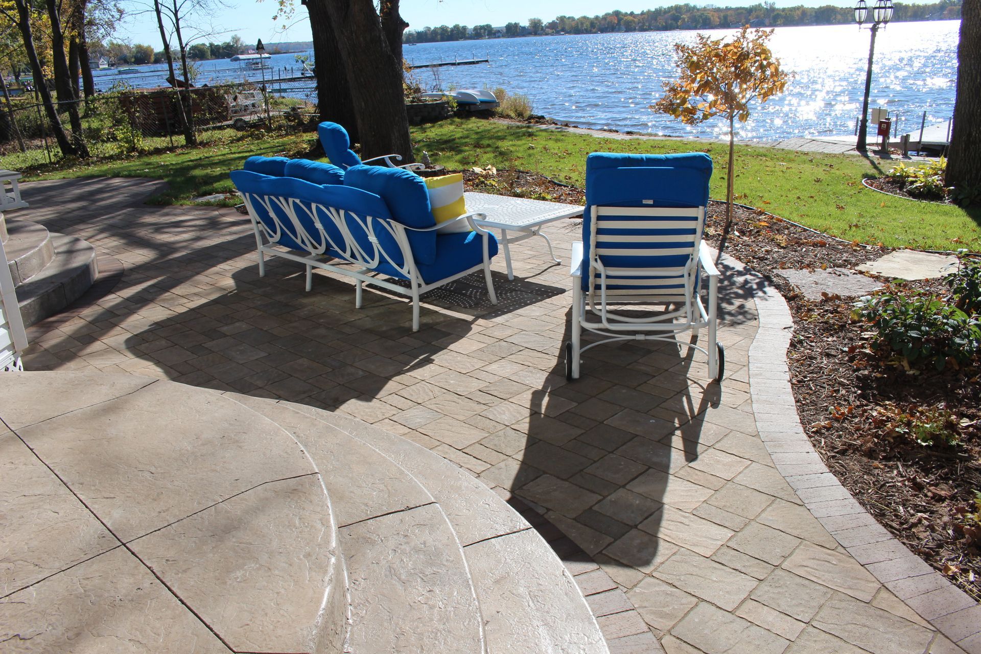 Curved+half+cirlce+steps+paver+patio+overlooking+water+in+Forest+Lake+MN+KG+Lanscape