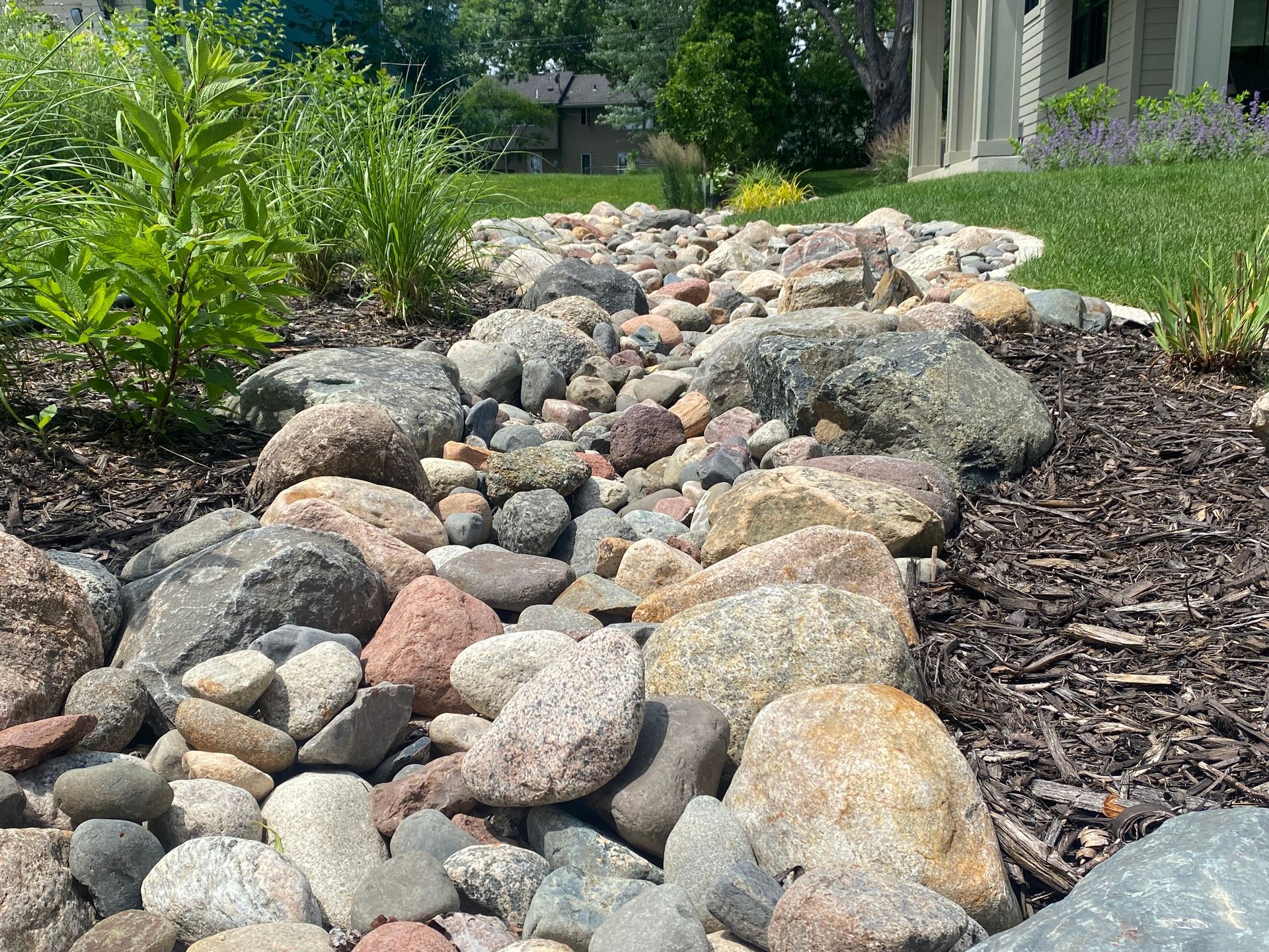 Dry+creekbed+Stream+bed+Drainage+Landscaping+Compnay+Edina+MN+KG+Landscape