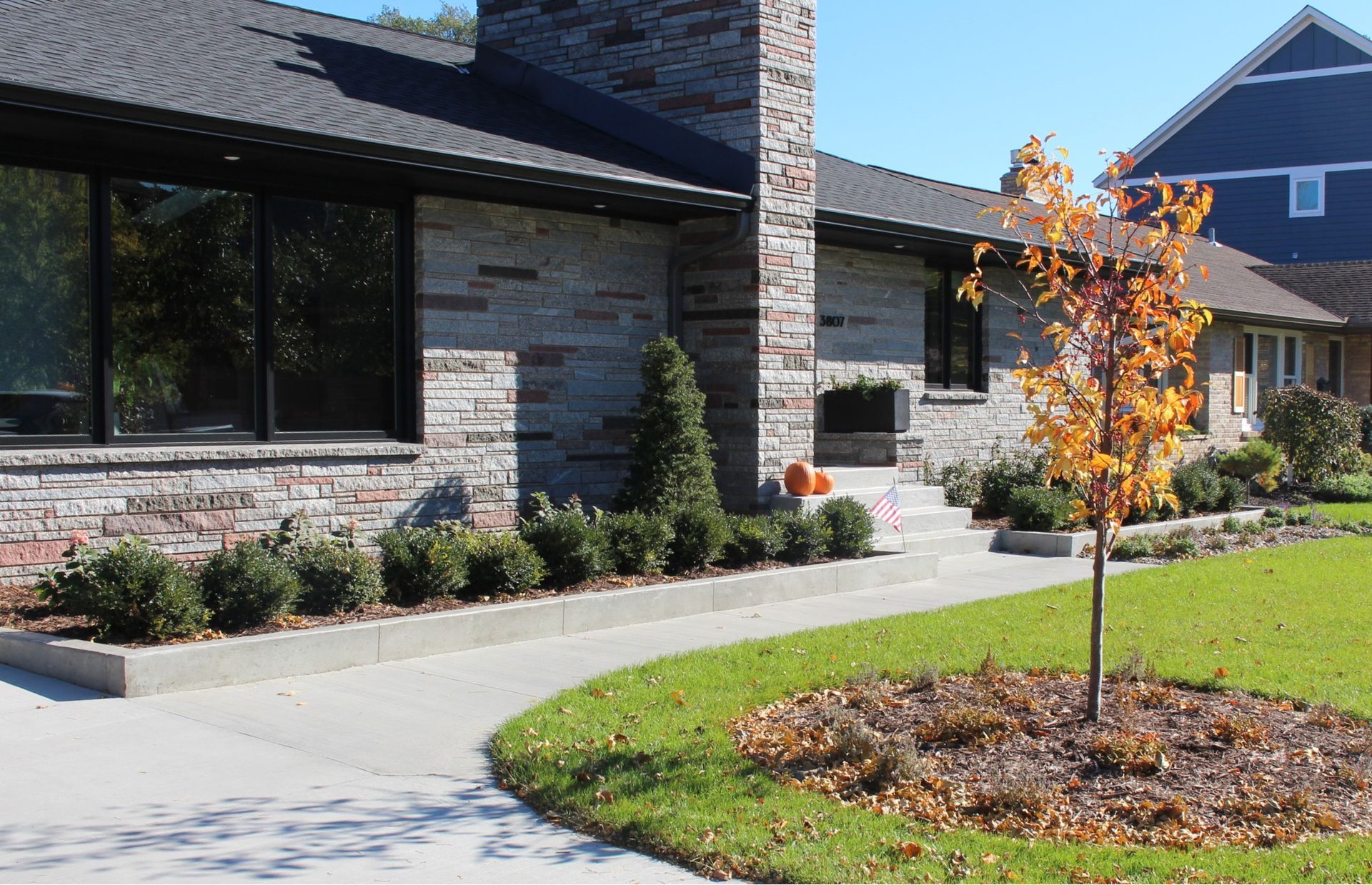 Front+Yard+mid+century+landscaping+rambler+concrete+walls+Minneapolis+MN+KG+Landscape