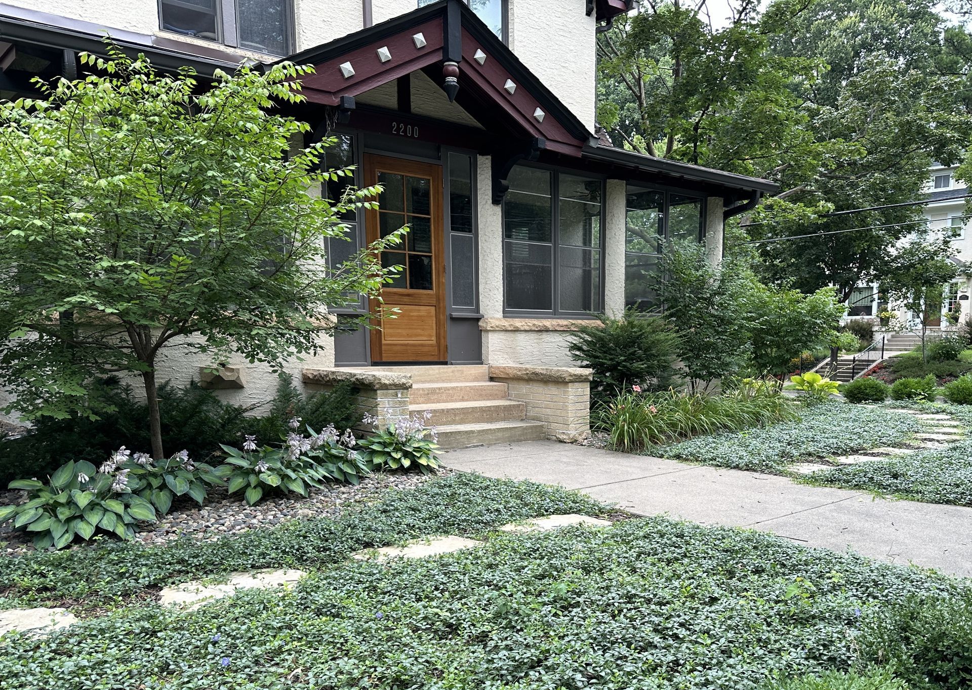 Front+yard+landscaping+ground+covers+low+maintenace+replace+lawn+with+plantings+Minneapolis+MN+KG+Landscape