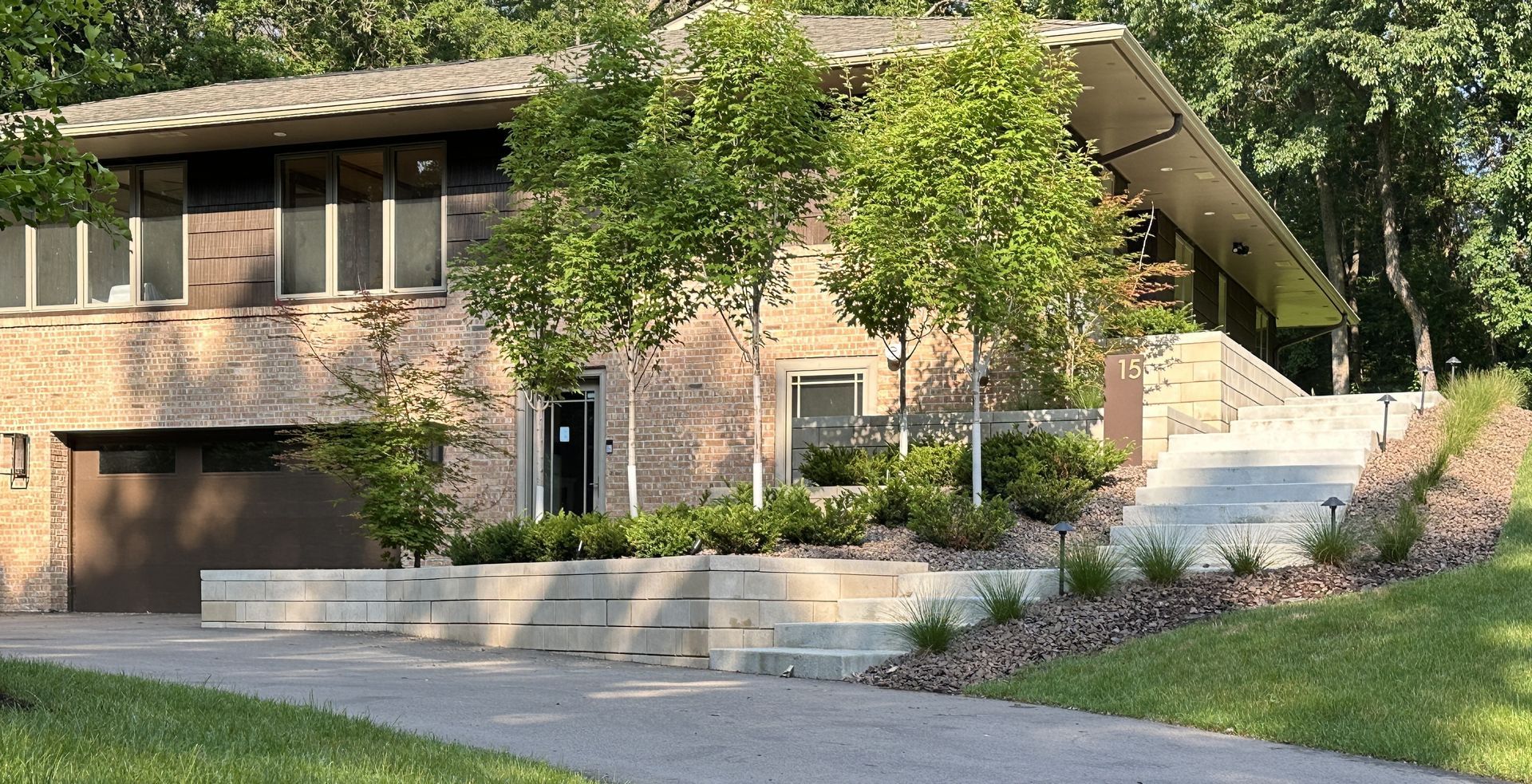 Front+yard+landscaping+mid+century+modern+design+rambler+hillside+sloped+yard+steps+retainging+walls+MN+KG+Landscape