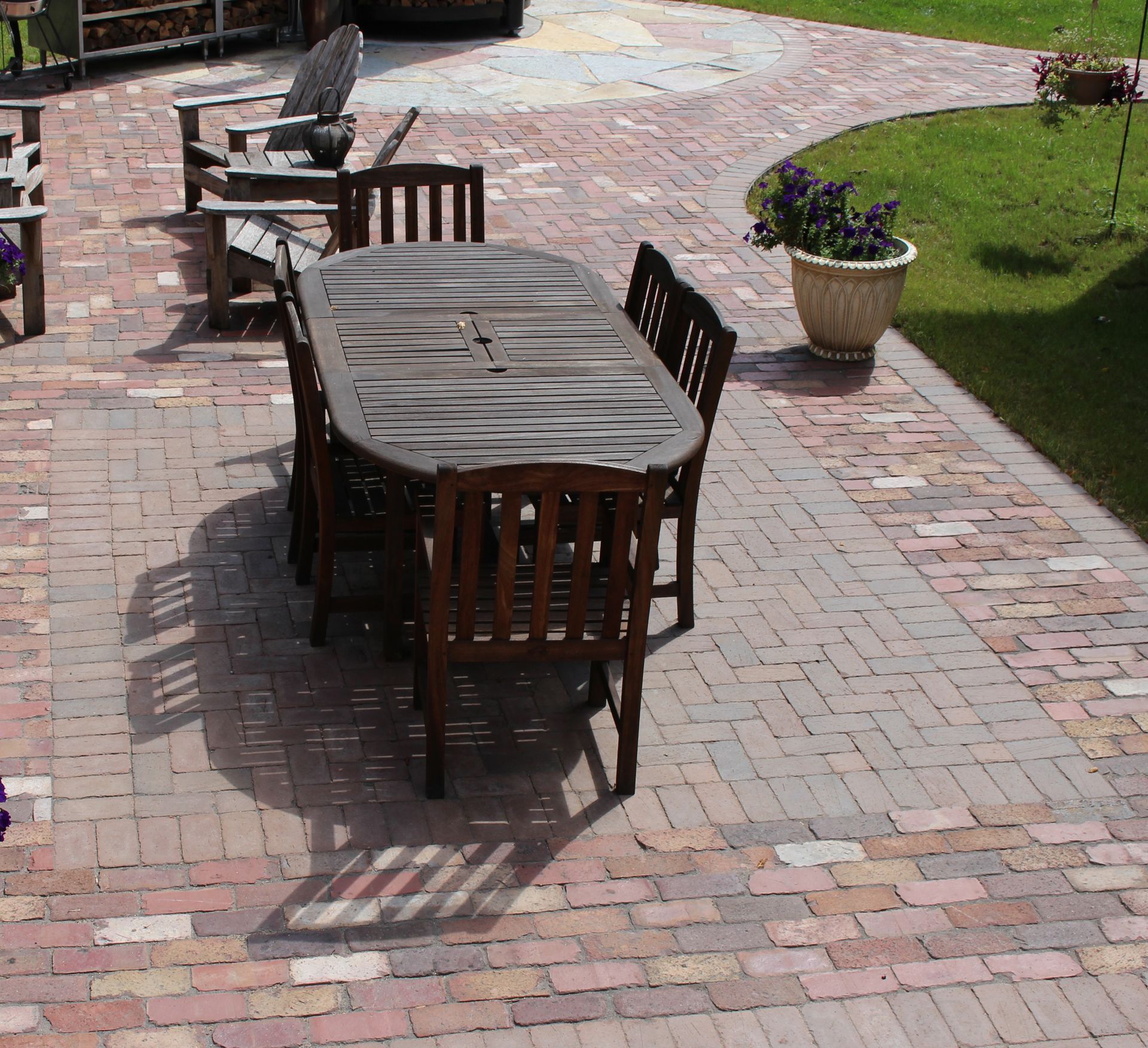 Mckee+vintage+st.+Paul+MN+clay+brick+paver+patio+with+dining+area+inlay+Stillwater+MN+KG+Landscape