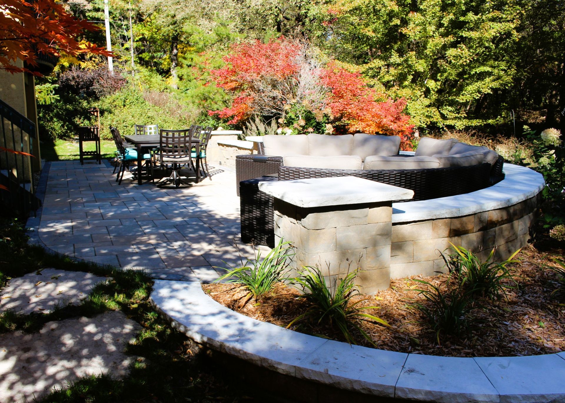 Paver+patio+sitting+wall+stone+columns+circular+outdoor+sofa+seating+Minneapolis+MN+KG+Landscape