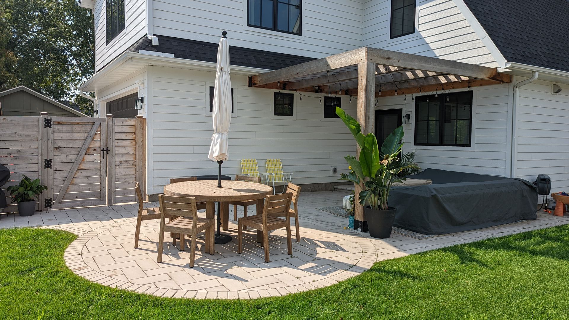 Photo of completed backyard patio in Edina, MN.