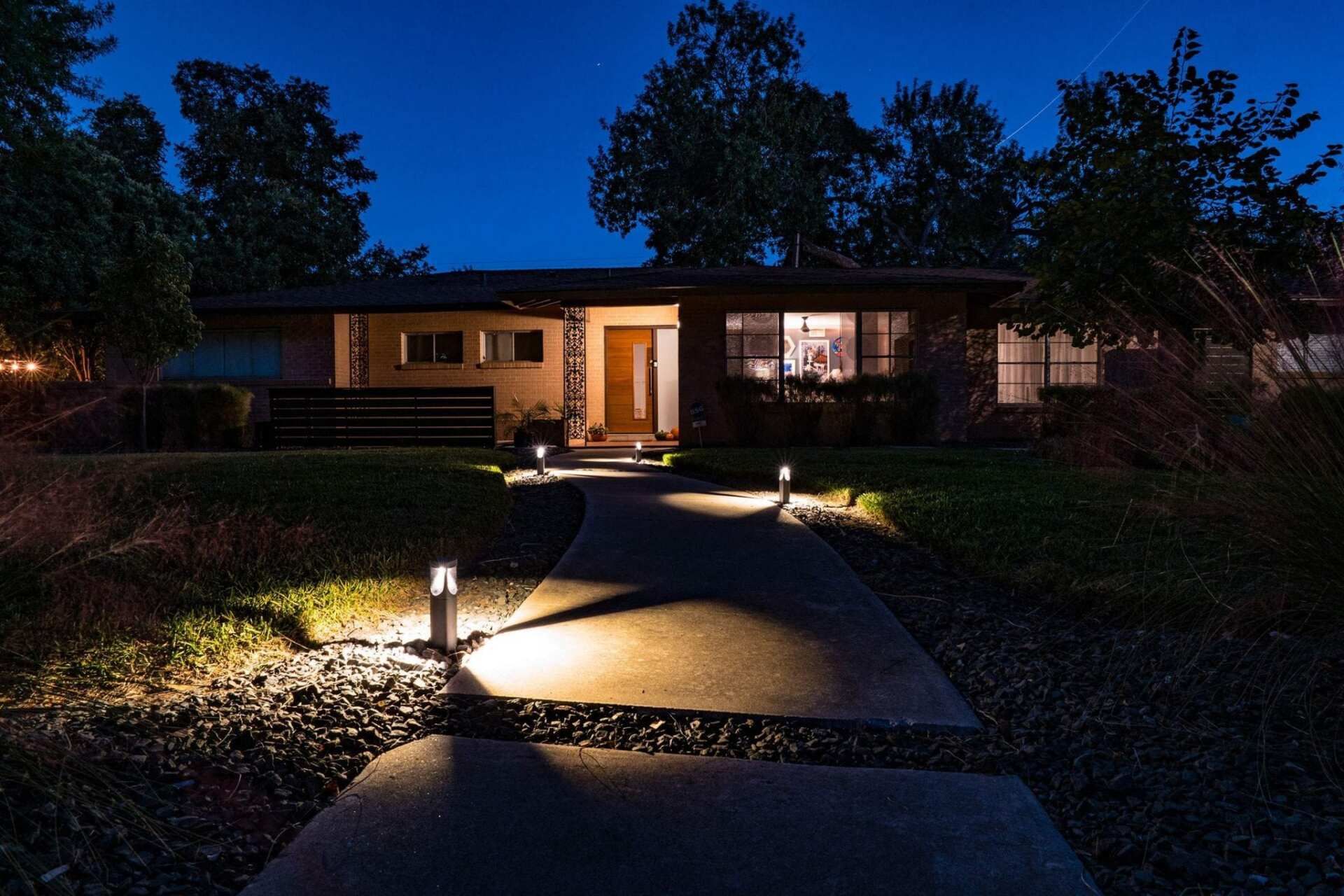 10 Maintenance Tips for Landscaping Lights During the Winter | KG Landscape