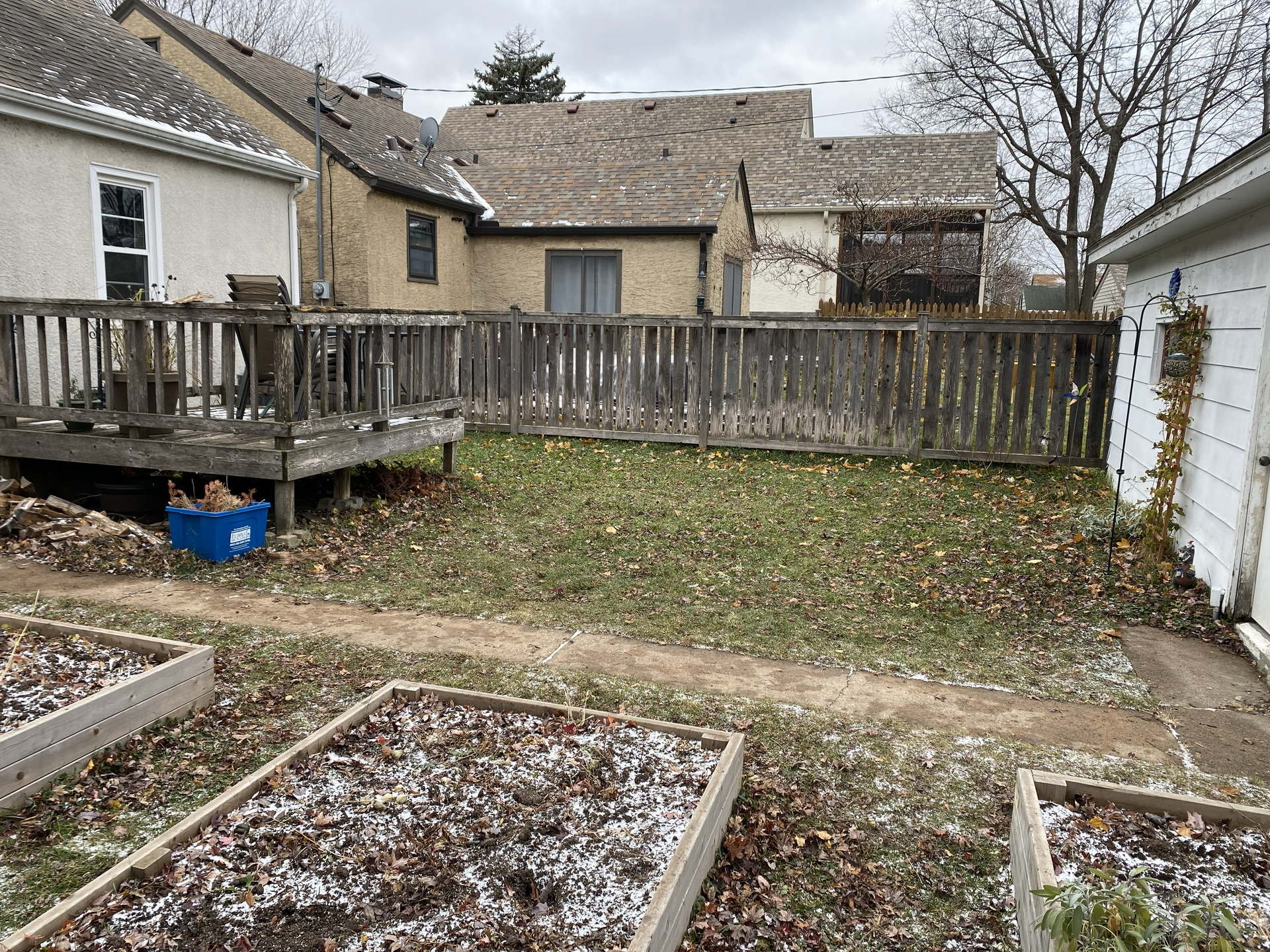 before picture of a poorly designed backyard with elevated deck where a patio should go