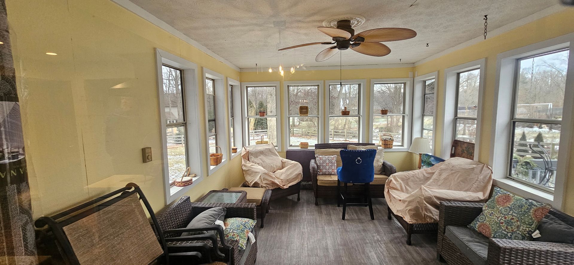 A living room filled with furniture and a ceiling fan.