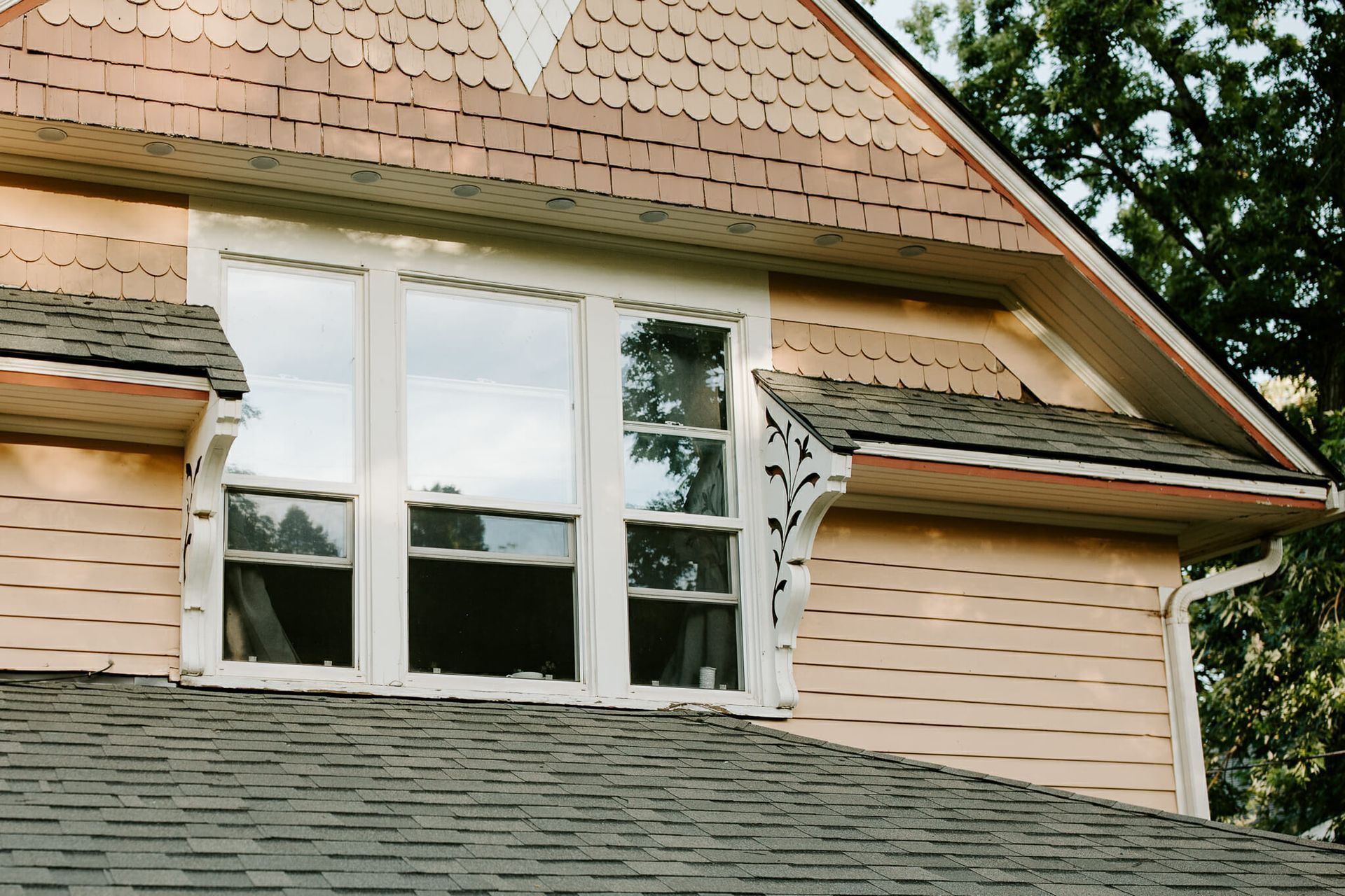 A house with a roof and a window on the side of it.