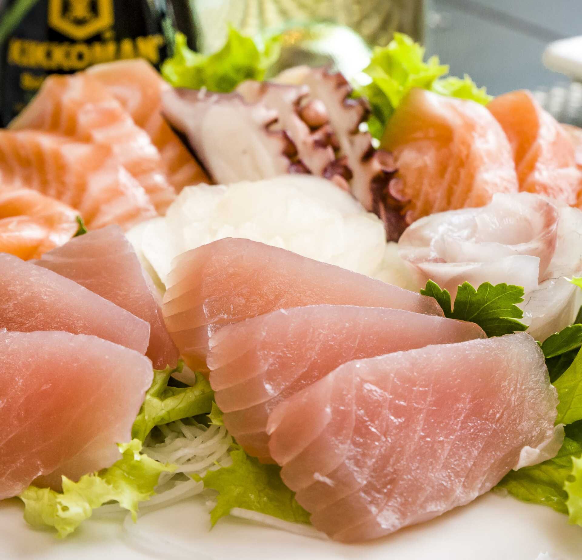 sashimi misto in un ristorante giapponese a Bari all you can eat
