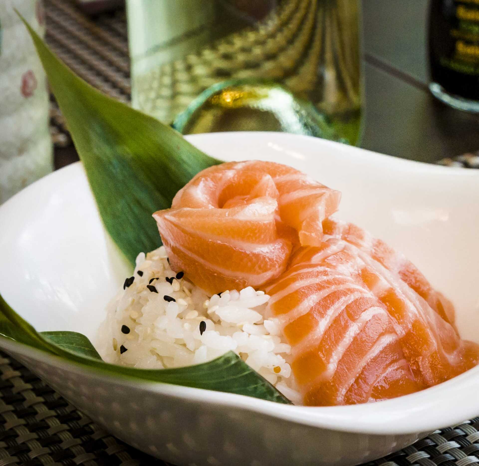 chirashi di salmone in un ristorante giapponese a Bari all you can eat