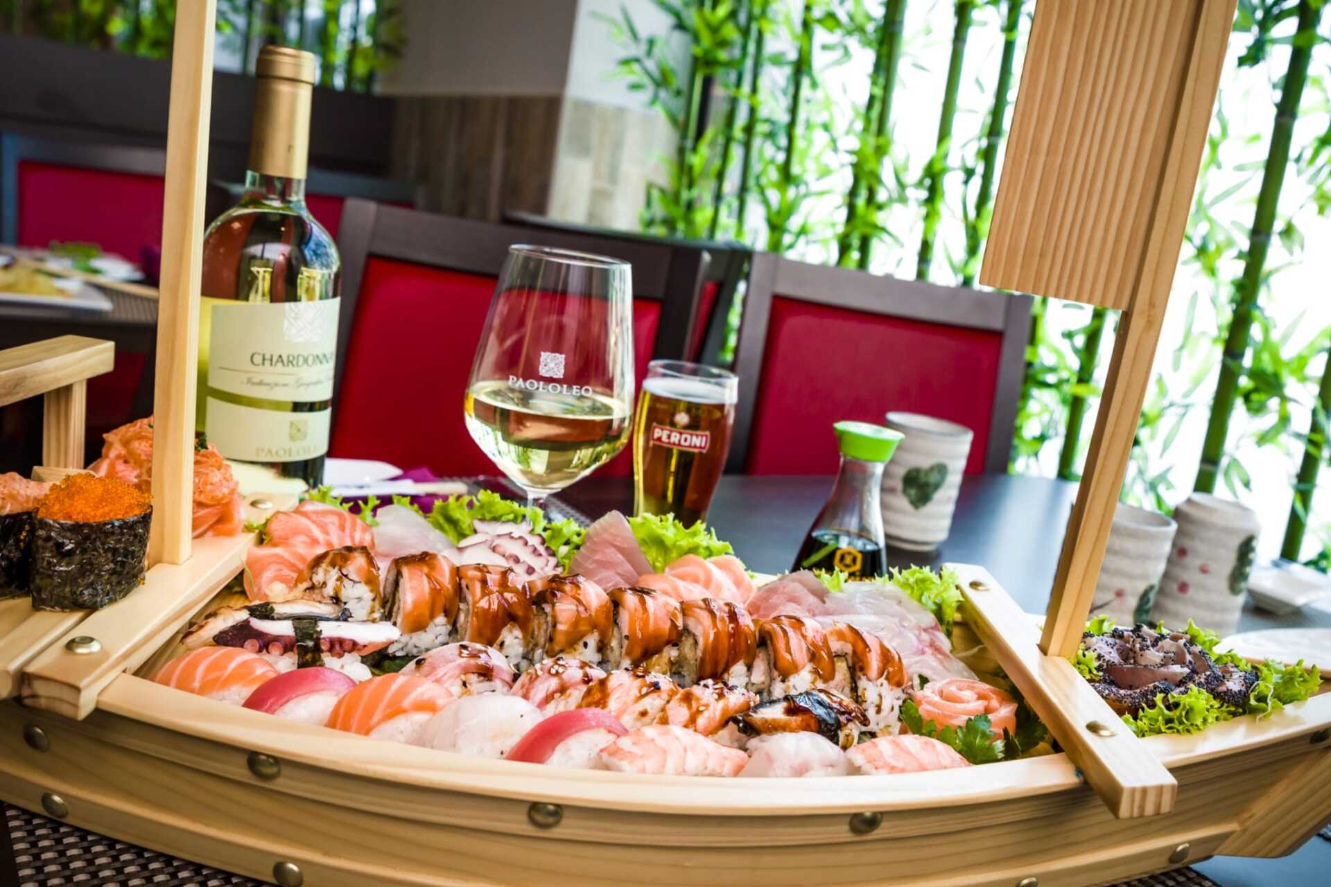 barca di sushi in un ristorante giapponese a Bari all you can eat