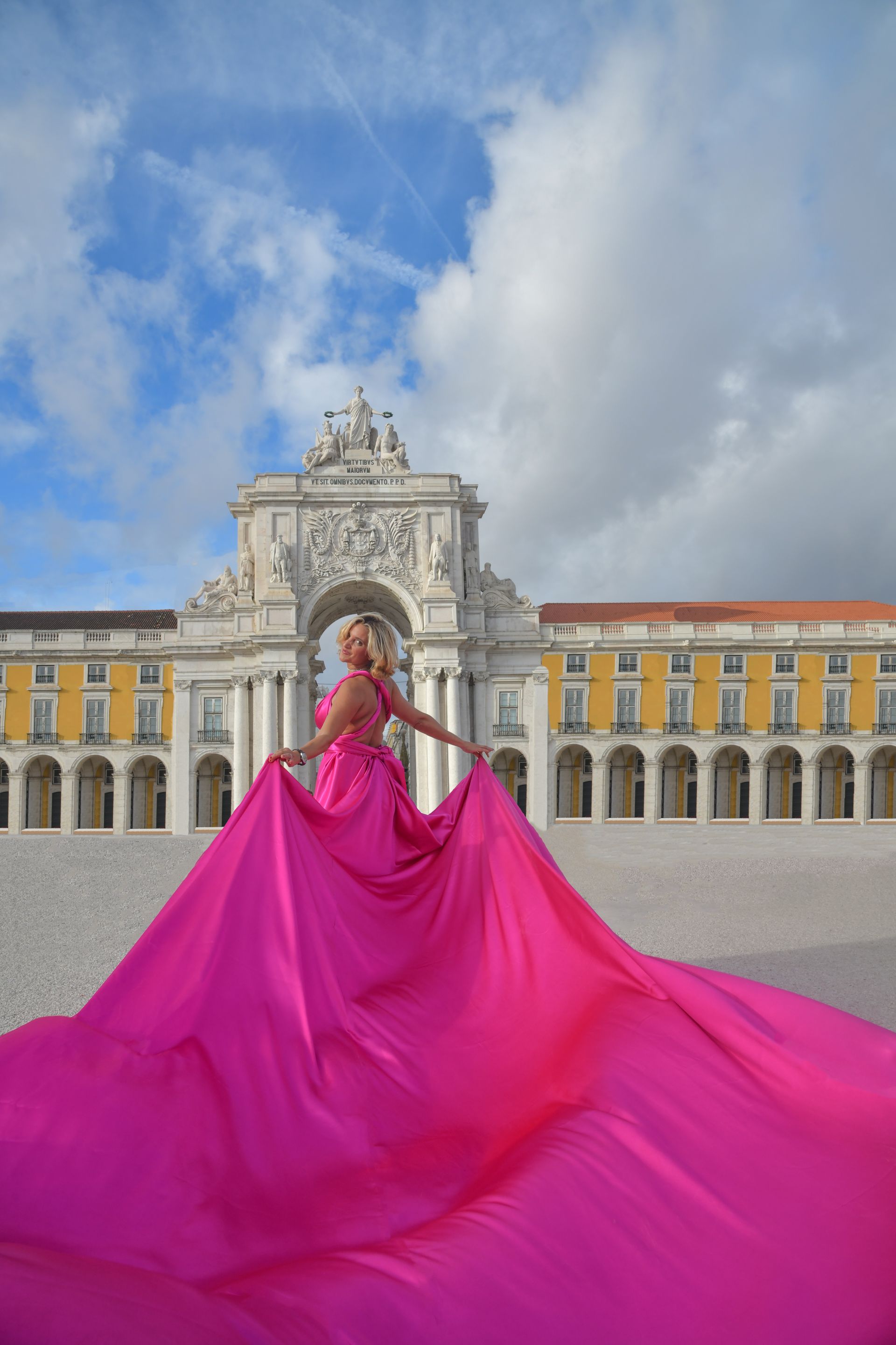 Pink Flying Dress Terreiro Paço Middle