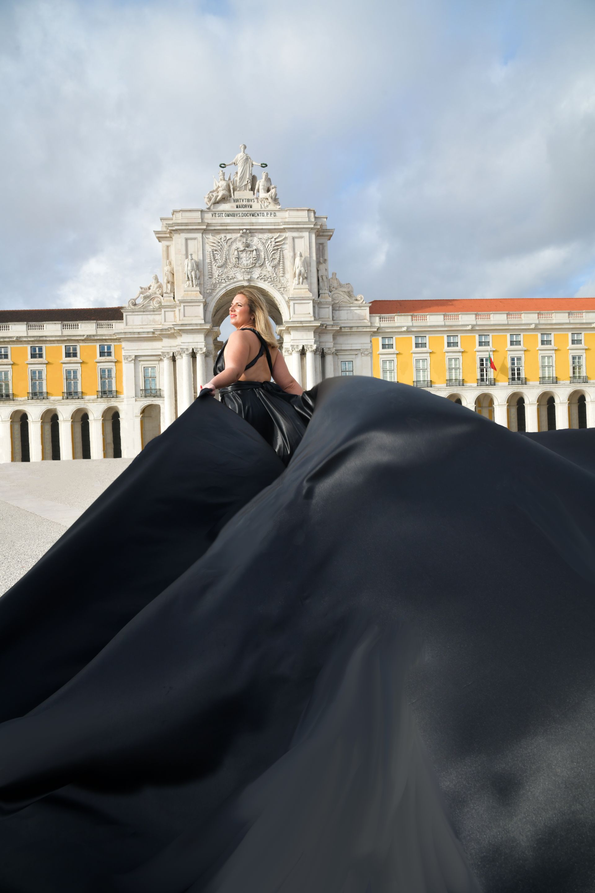 Black Flying Dress Terreiro Paço
