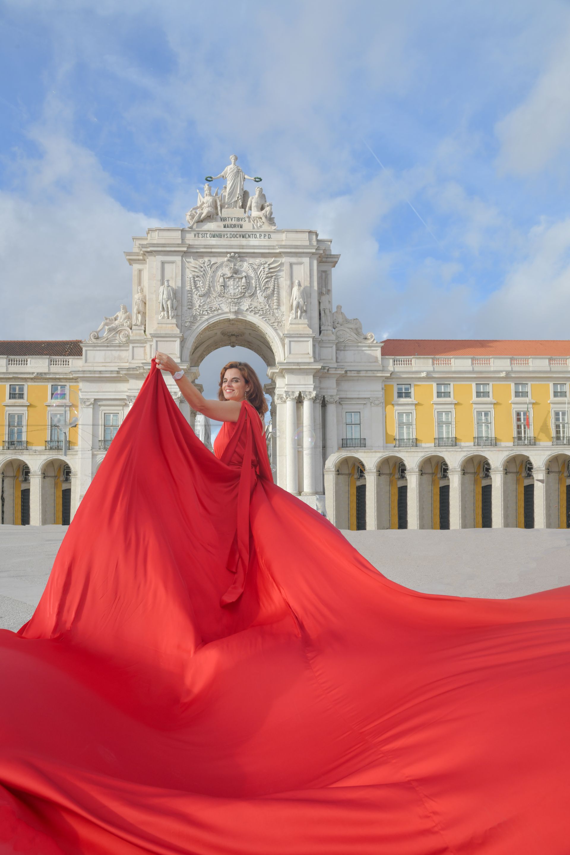 Red Flying Dress Terreiro Paço