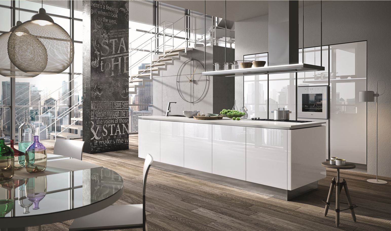 Moderna cucina bianca con isola, zona pranzo adiacente con vista sulla città e scala a chiocciola.