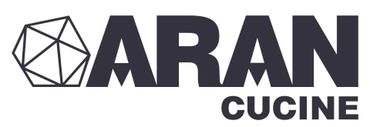 Logo di ARAN CUCINE, dalla forma geometrica e dal testo grigio scuro.