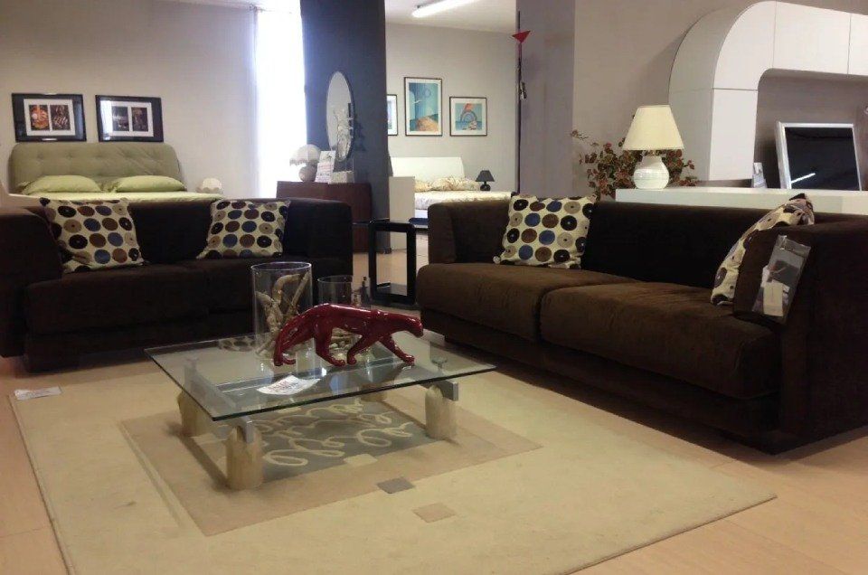 Salotto con angolo poltrona penisola in tessuto