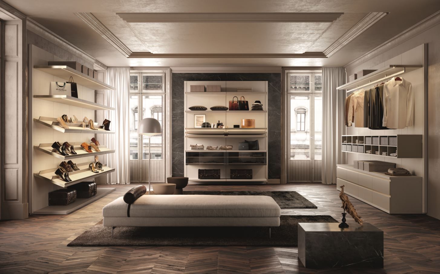 Isola armadio in legno scuro con scomparti con ripiani in vetro che espongono vestiti piegati e accessori; cabina armadio sullo sfondo.