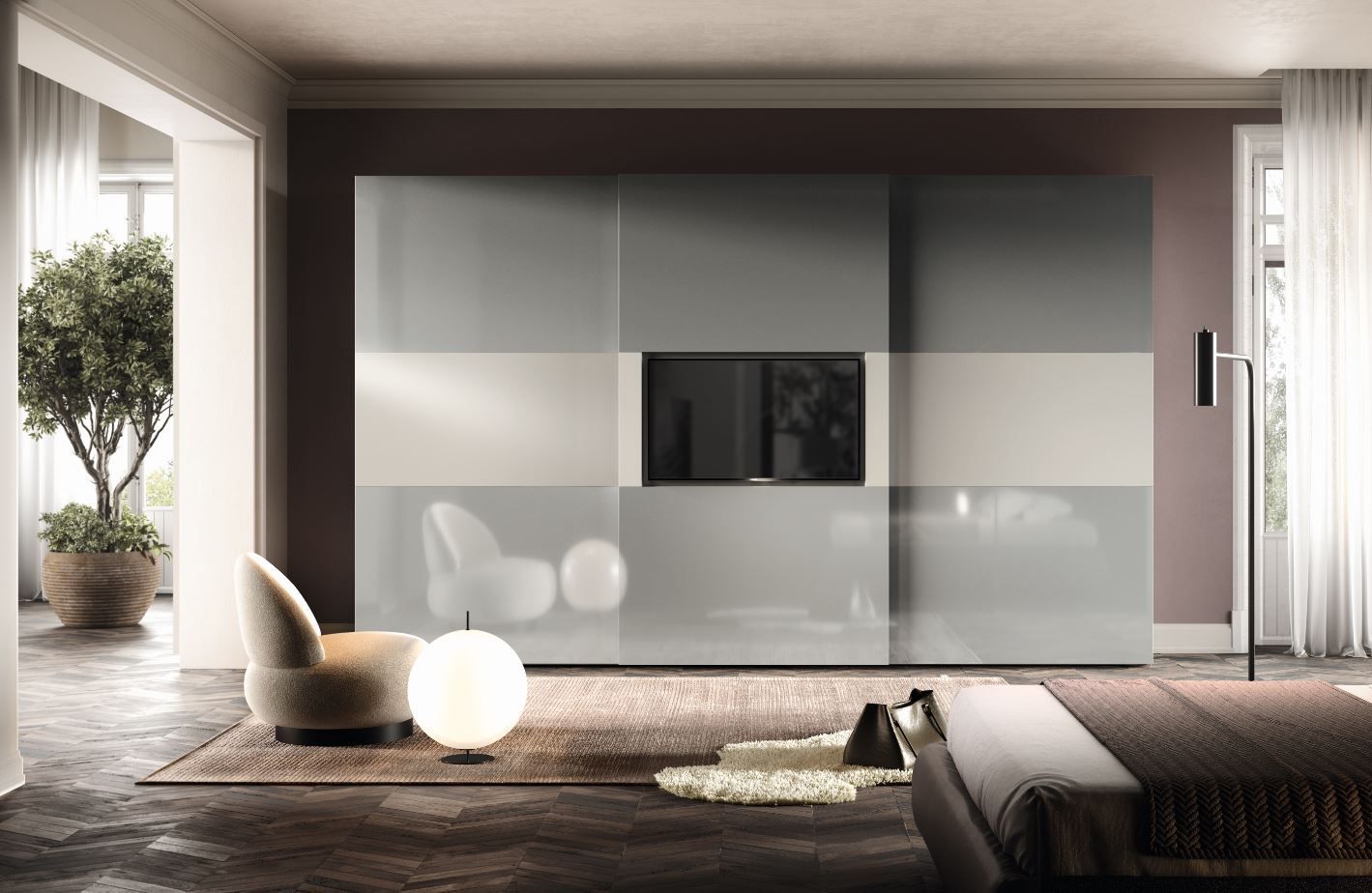 Camera da letto moderna con armadio grigio e bianco lucido, TV integrata e mobili dai toni neutri.