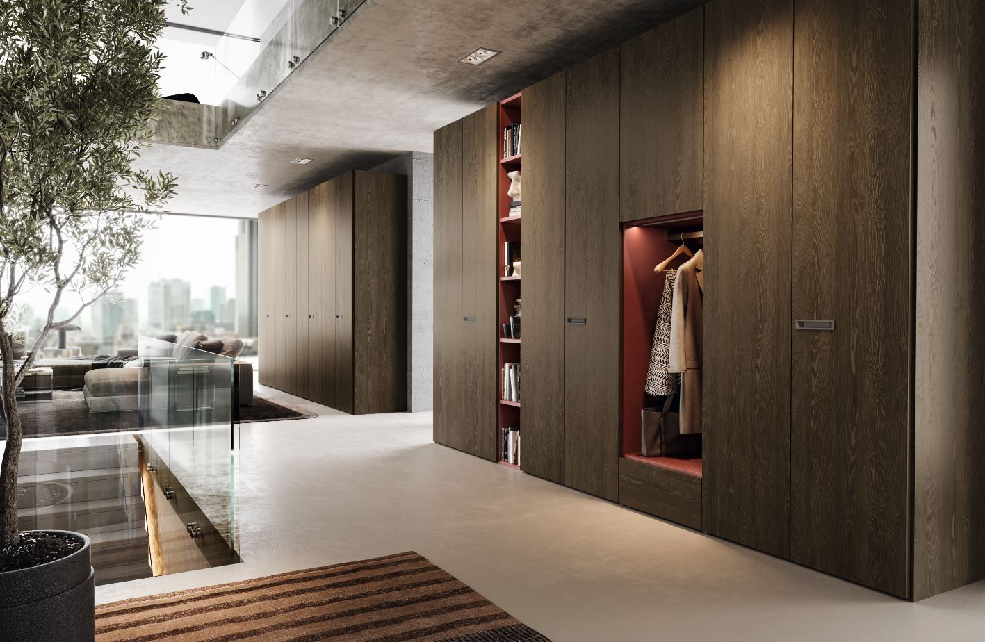 Corridoio moderno con armadietti in legno incorporati, un armadio con rivestimento rosso e un albero da interno.