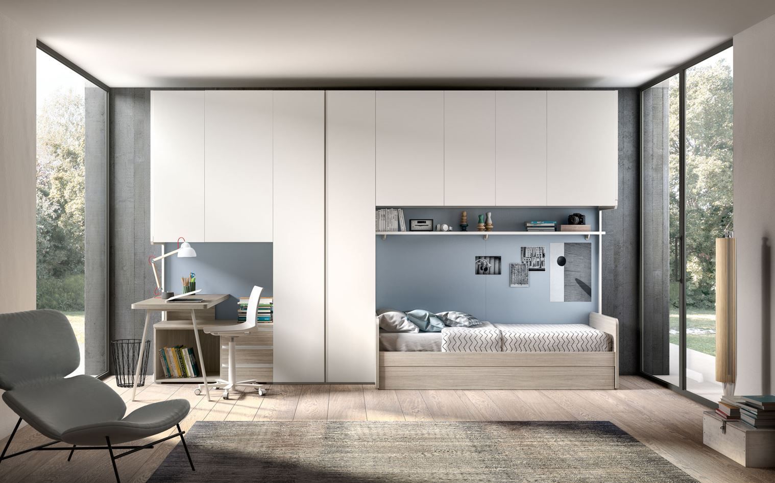 Camera da letto moderna con armadio bianco a muro, scrivania, letto e sedia grigia. Ampie finestre che lasciano entrare la luce naturale.