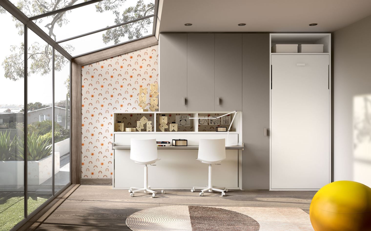 Moderno ufficio in casa con scrivania, sedie e spazio di archiviazione integrato. Ampie finestre con vista.