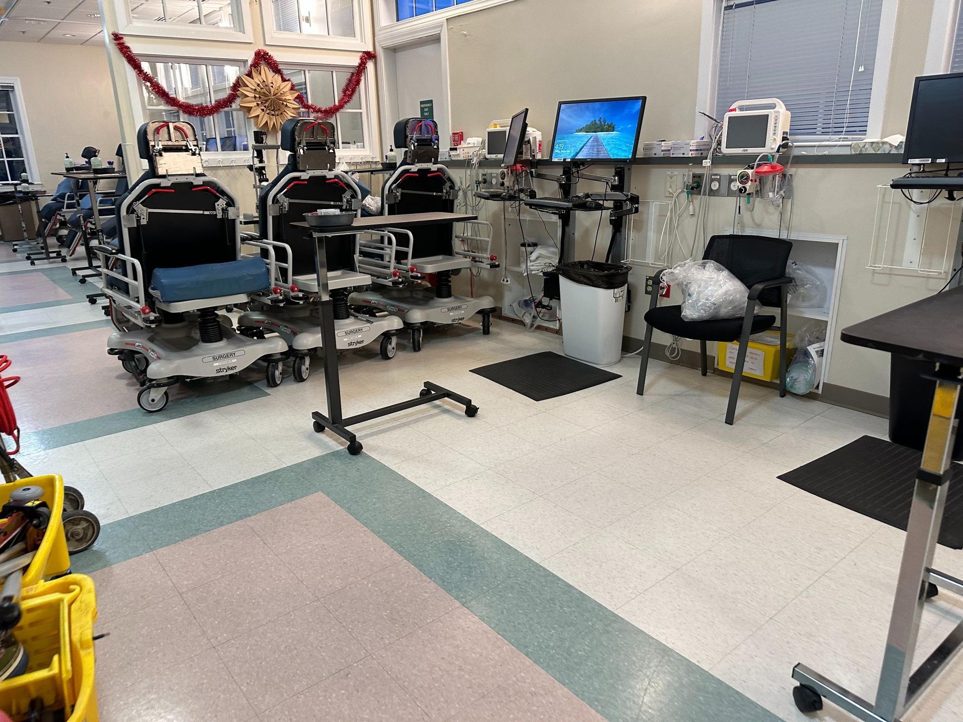 A hospital room with a lot of chairs and tables