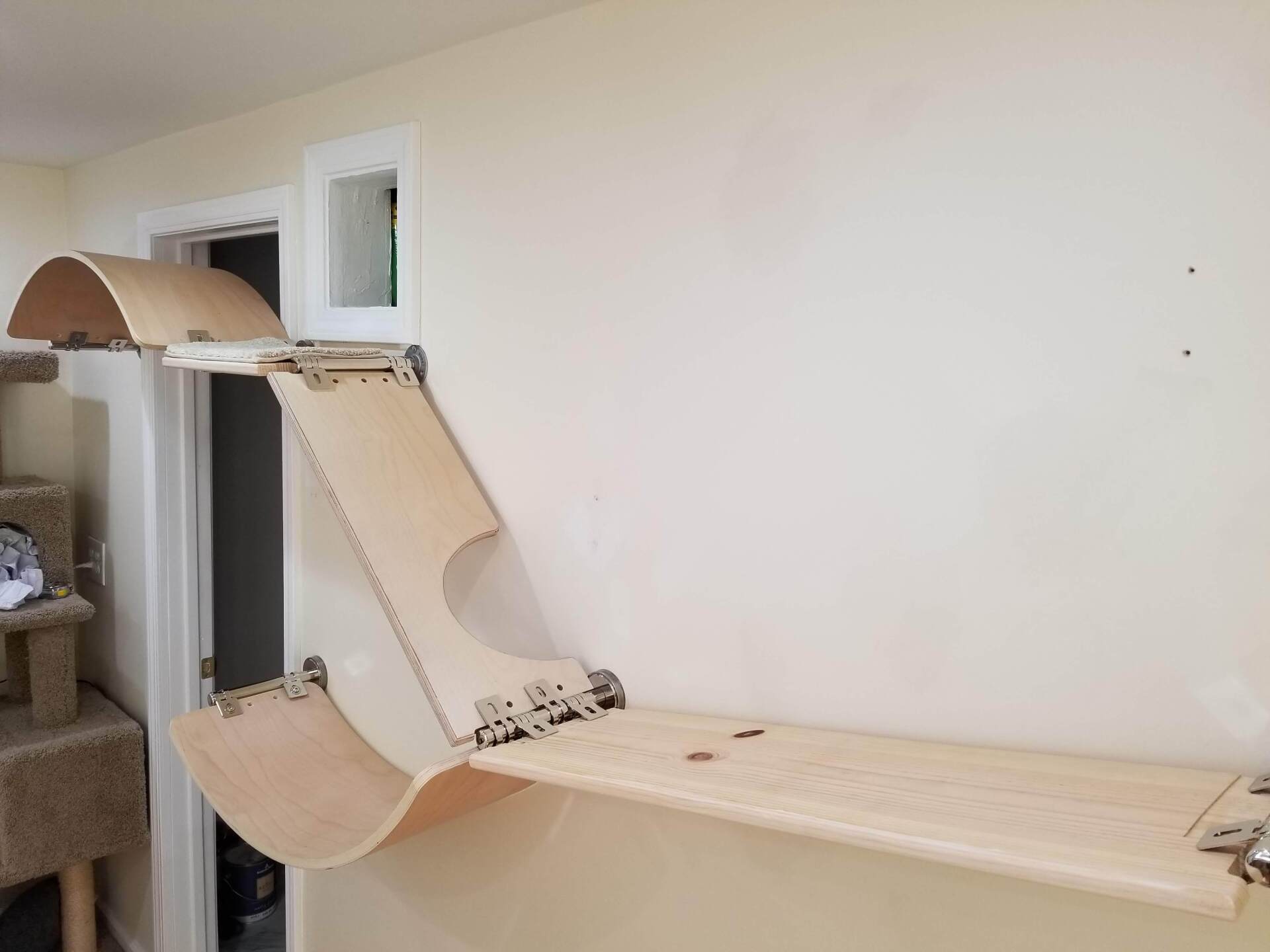 Cat Shelves modern, modular, easy to customize and install