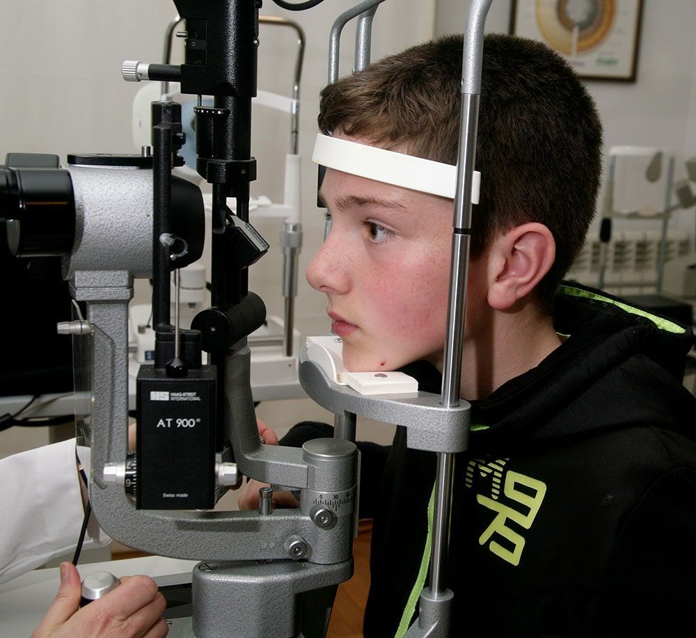 DR. LUIS MANUEL ESPINOSA PEREGRINA - ELECTRO RETINOGRAMA