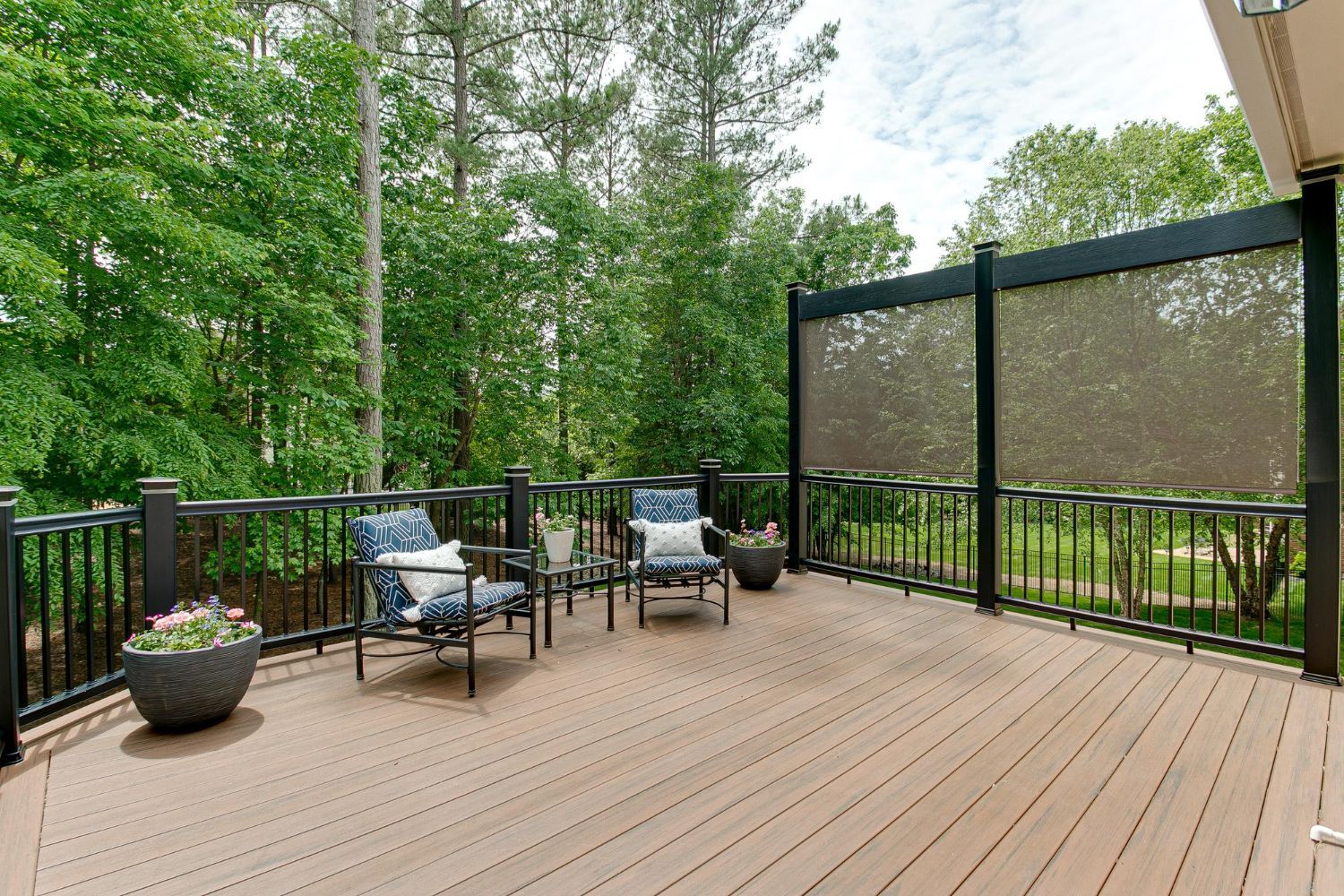 Retractable Privacy Screen