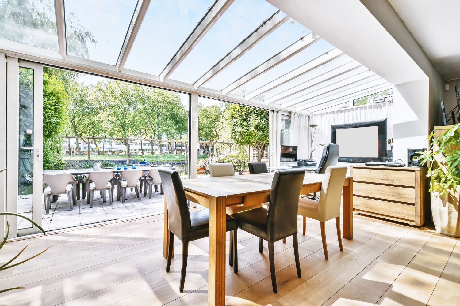 outdoor screens