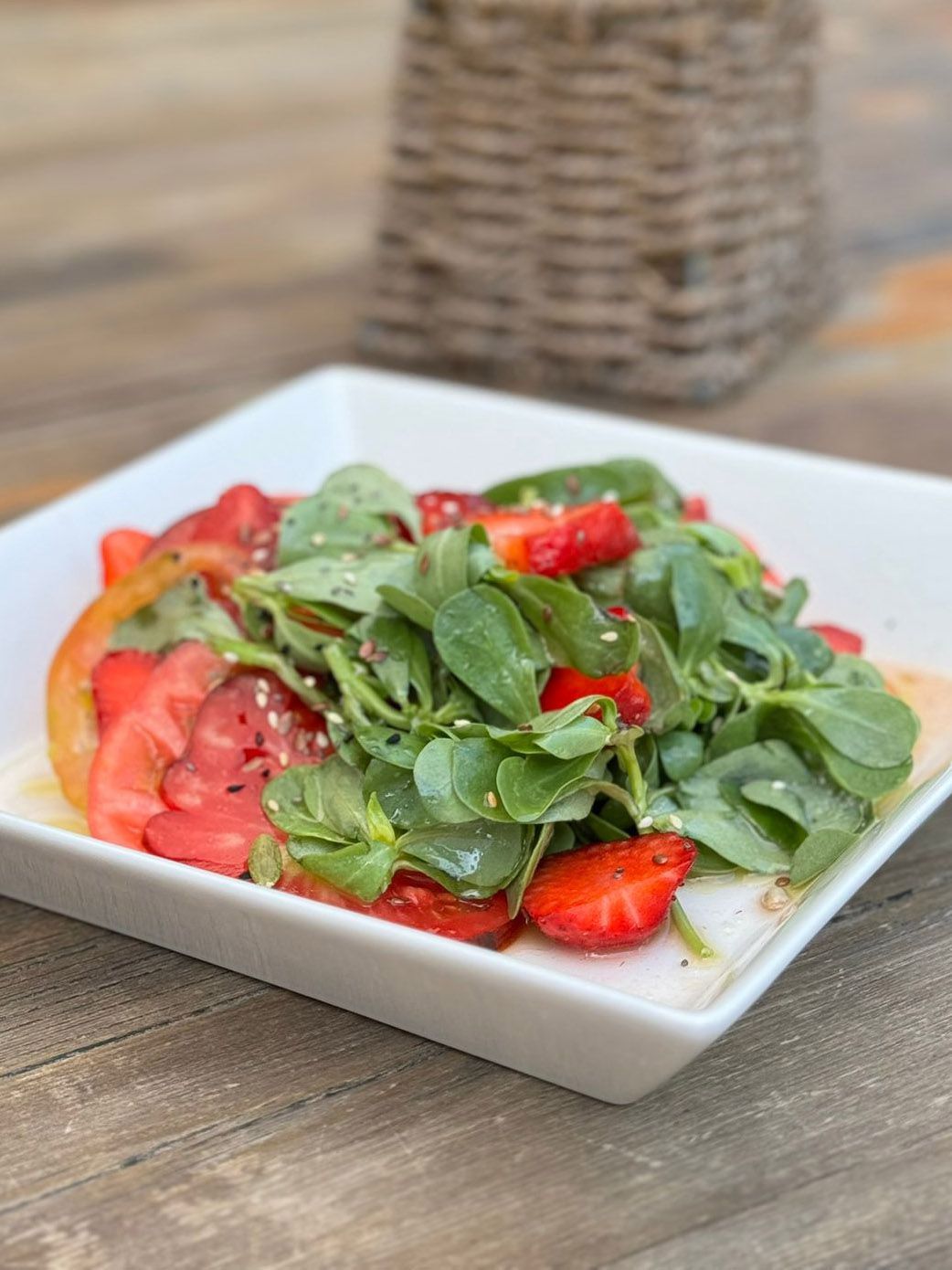 <b>Çilekli Domates Salatası</b><br>Strawberry Tomato Salad
