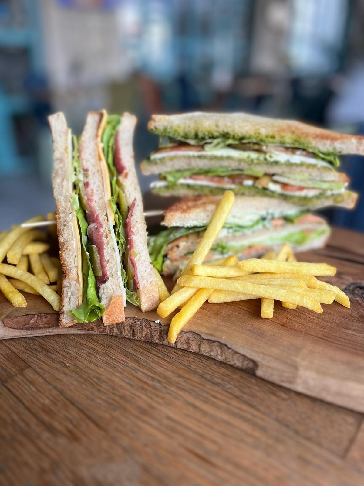 <b>Kulüp Sandviç</b><br>Club Sandwich