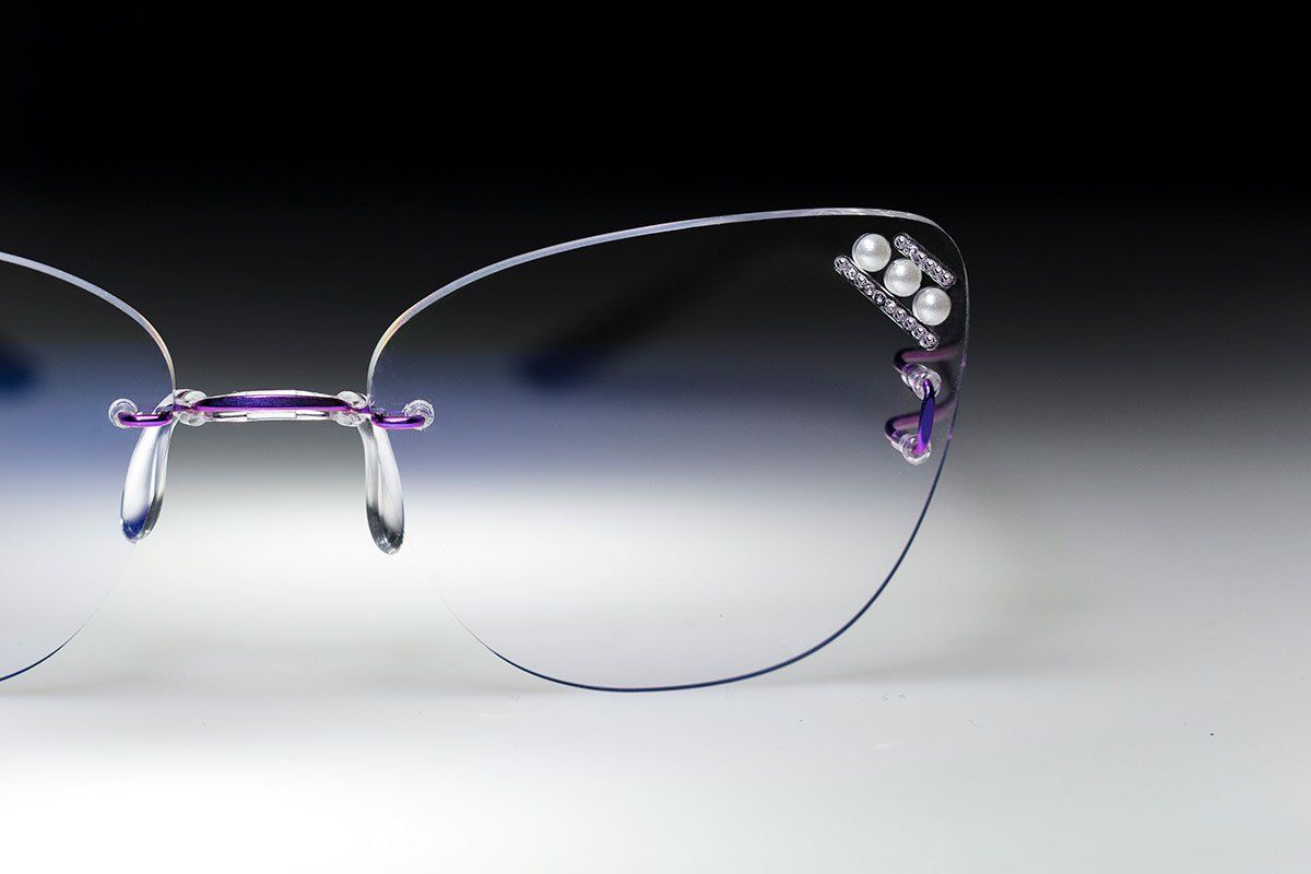 invisible glasses with pearls