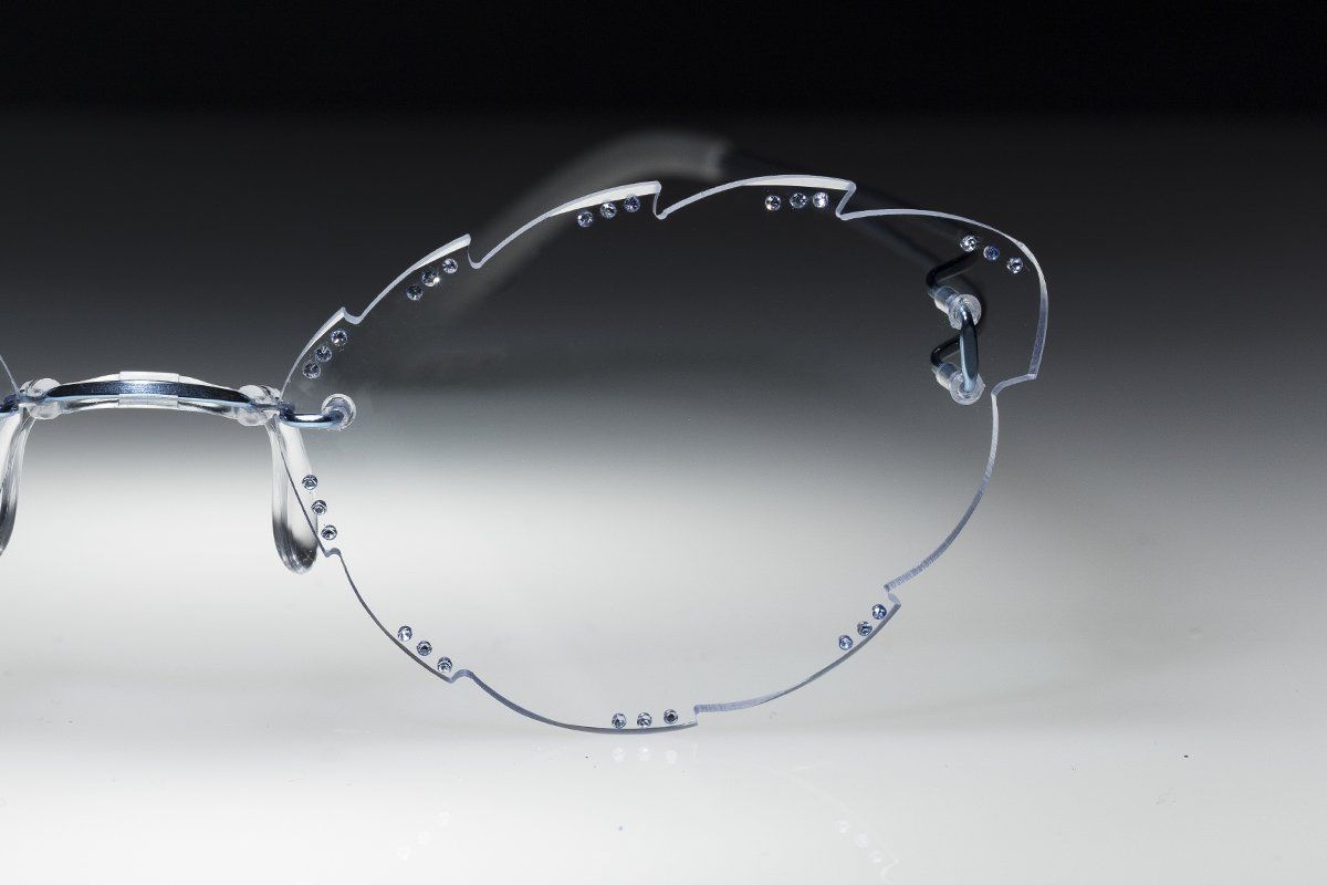 occhiali gioiello con brillanti blu