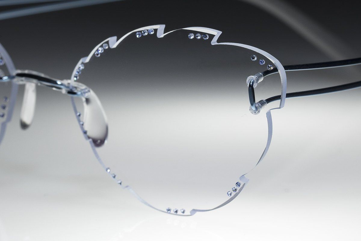 occhiali senza montatura con brillanti blu