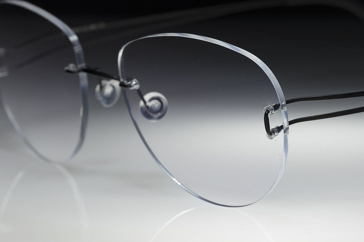 occhiali da vista leggeri in titanio