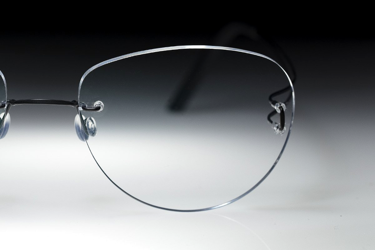 occhiali leggeri senza montatura